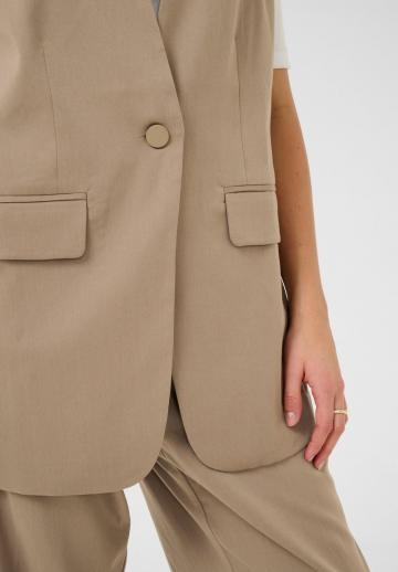 Длинный жилет