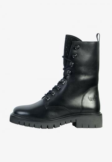 Ботинки на шнуровке