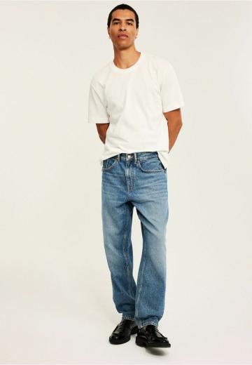 Прямые джинсы