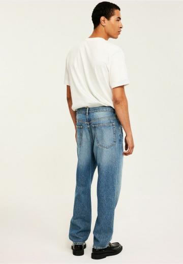 Прямые джинсы