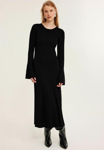 Вязаное платье