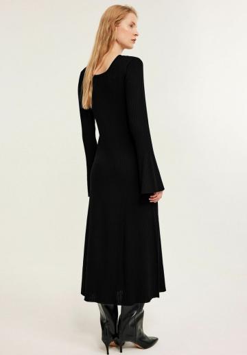 Вязаное платье
