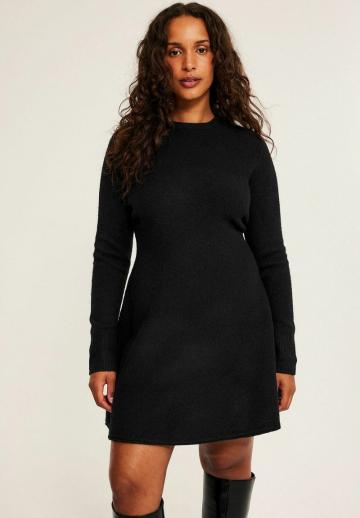 Вязаное платье