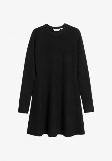 Вязаное платье