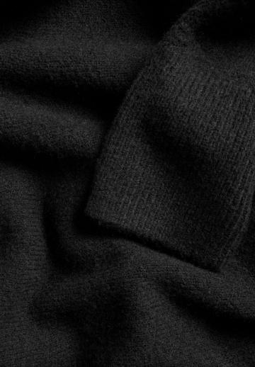 Вязаное платье