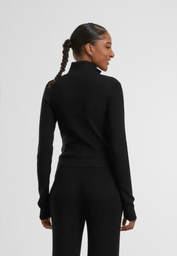 Вязаный жилет