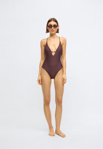 Слитный купальник