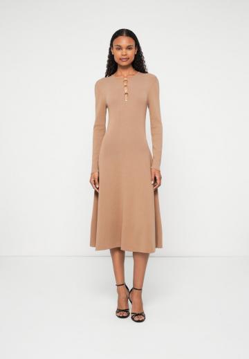 Вязаное платье