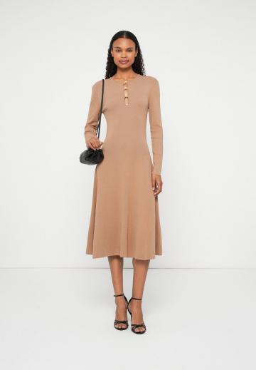 Вязаное платье