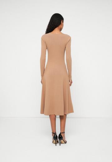 Вязаное платье