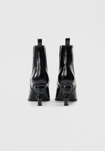 Высокие сапоги