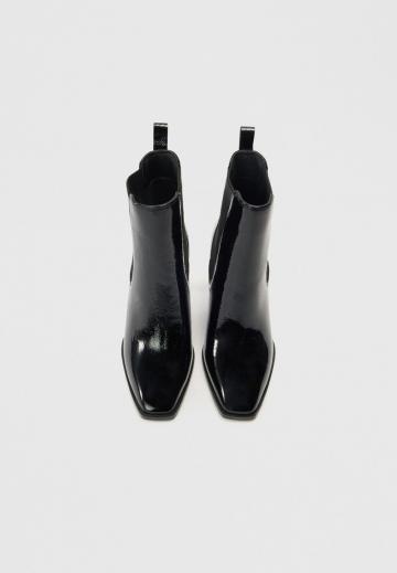 Высокие сапоги