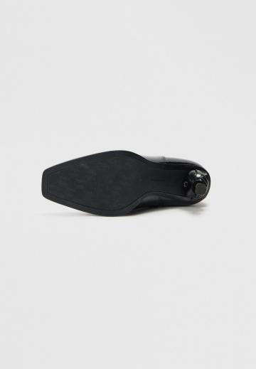 Высокие сапоги