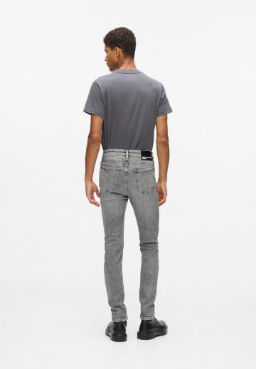 Узкие джинсы