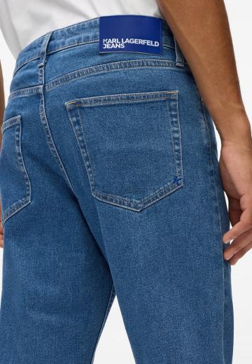 Прямые джинсы