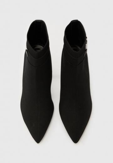 Высокие сапоги