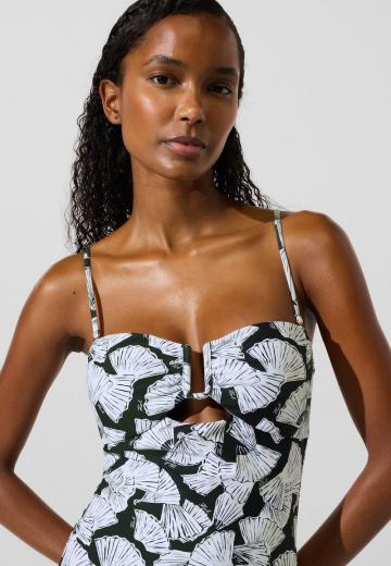 Слитный купальник