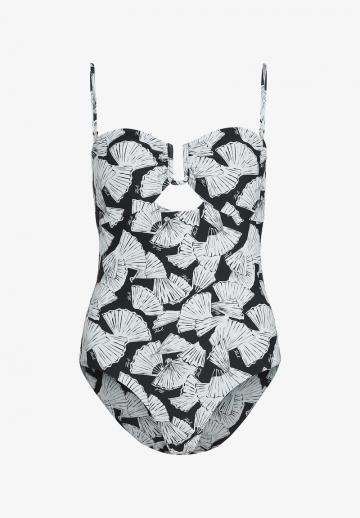 Слитный купальник