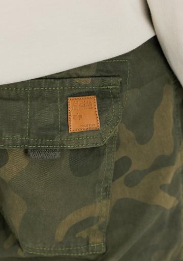 Брюки с накладными карманами