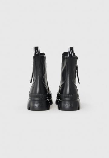 Сапожки на танкетке