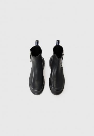 Сапожки на танкетке