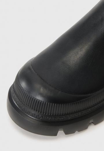 Сапожки на танкетке