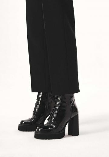 Ботинки на шнуровке