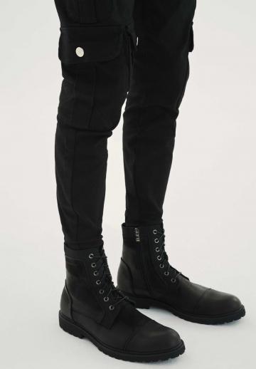 Ботинки на шнуровке