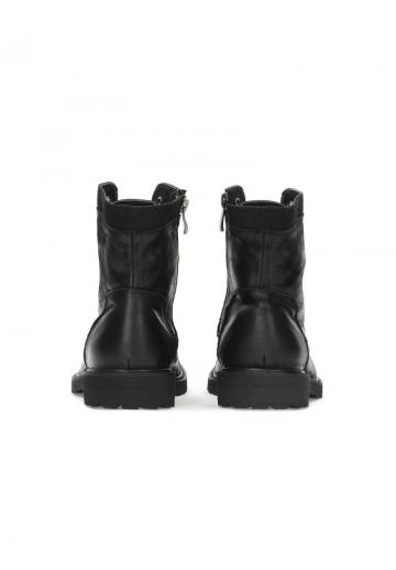 Ботинки на шнуровке