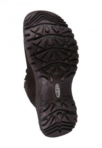 Спортивные сапоги