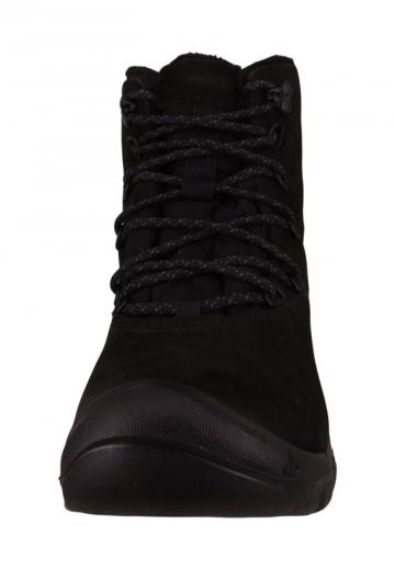 Спортивные сапоги