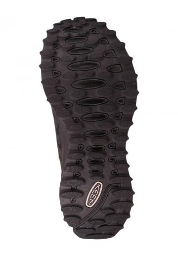 Походные кроссовки