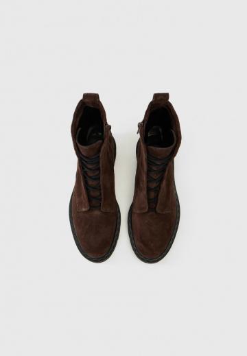 Ботинки на шнуровке