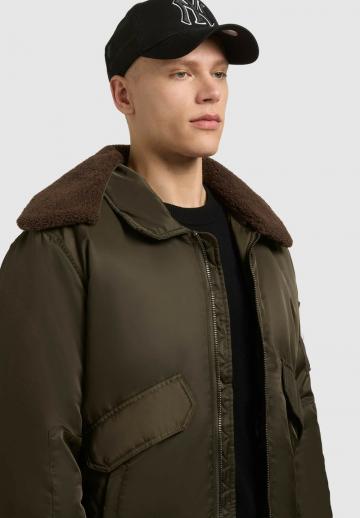 Зимняя куртка