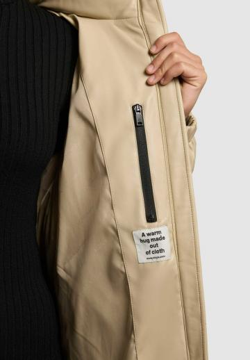 Пальто из искусственной кожи