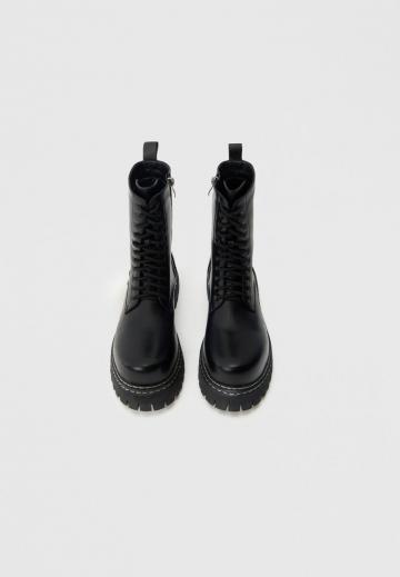 Ботинки на шнуровке