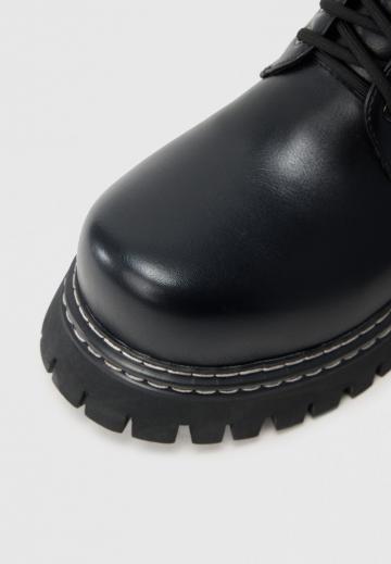 Ботинки на шнуровке