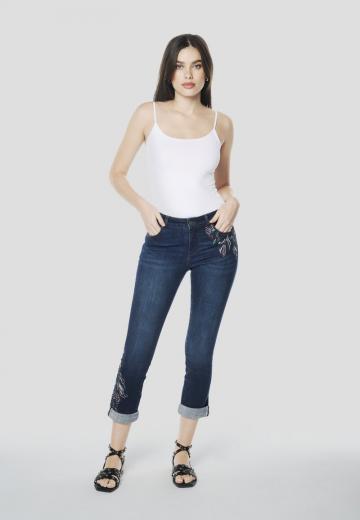Короткие джинсы
