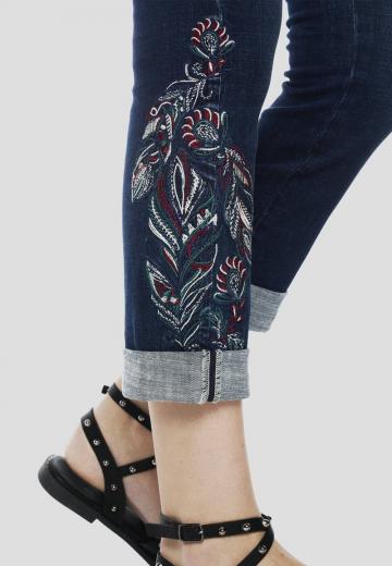 Короткие джинсы