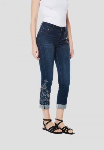 Короткие джинсы