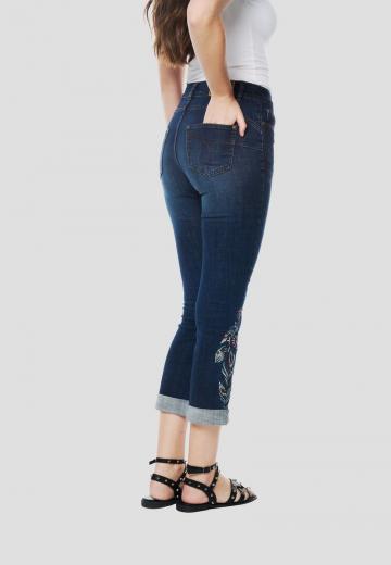 Короткие джинсы