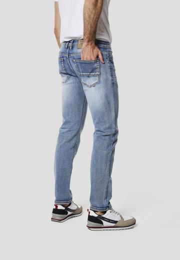 Прямые джинсы