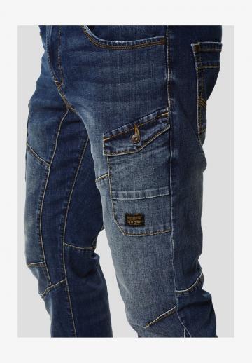 Узкие джинсы