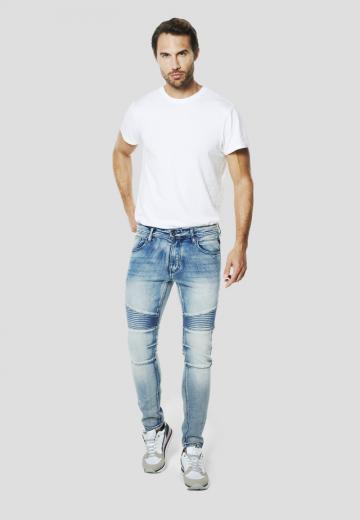 Узкие джинсы