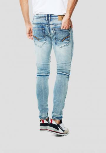 Узкие джинсы