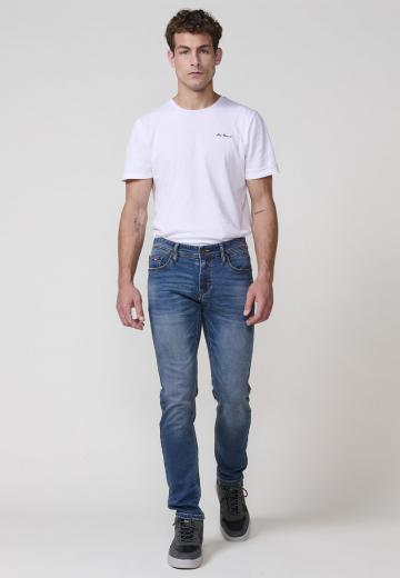 Узкие джинсы