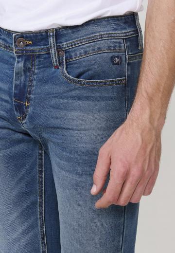 Узкие джинсы