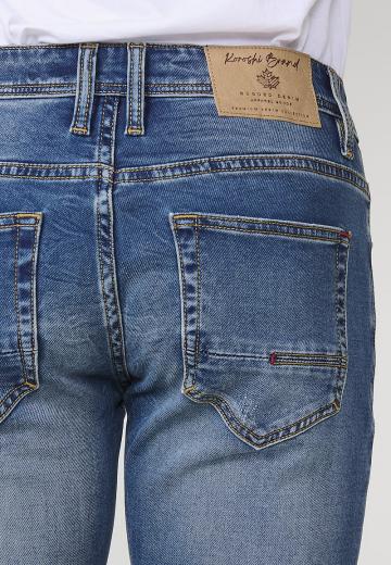 Узкие джинсы