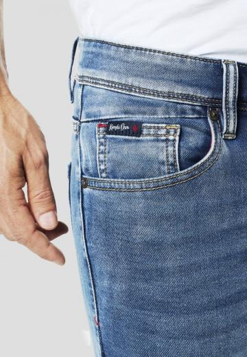 Узкие джинсы