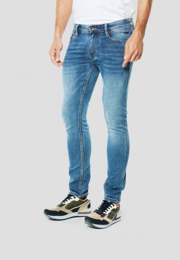 Узкие джинсы